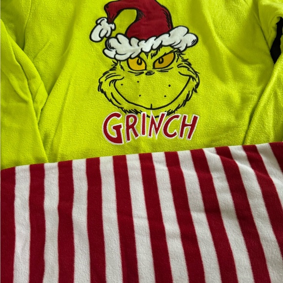 XS Grinch Fleece Pullover pajama set says men’s but I used it as women’s - Picture 2 of 3